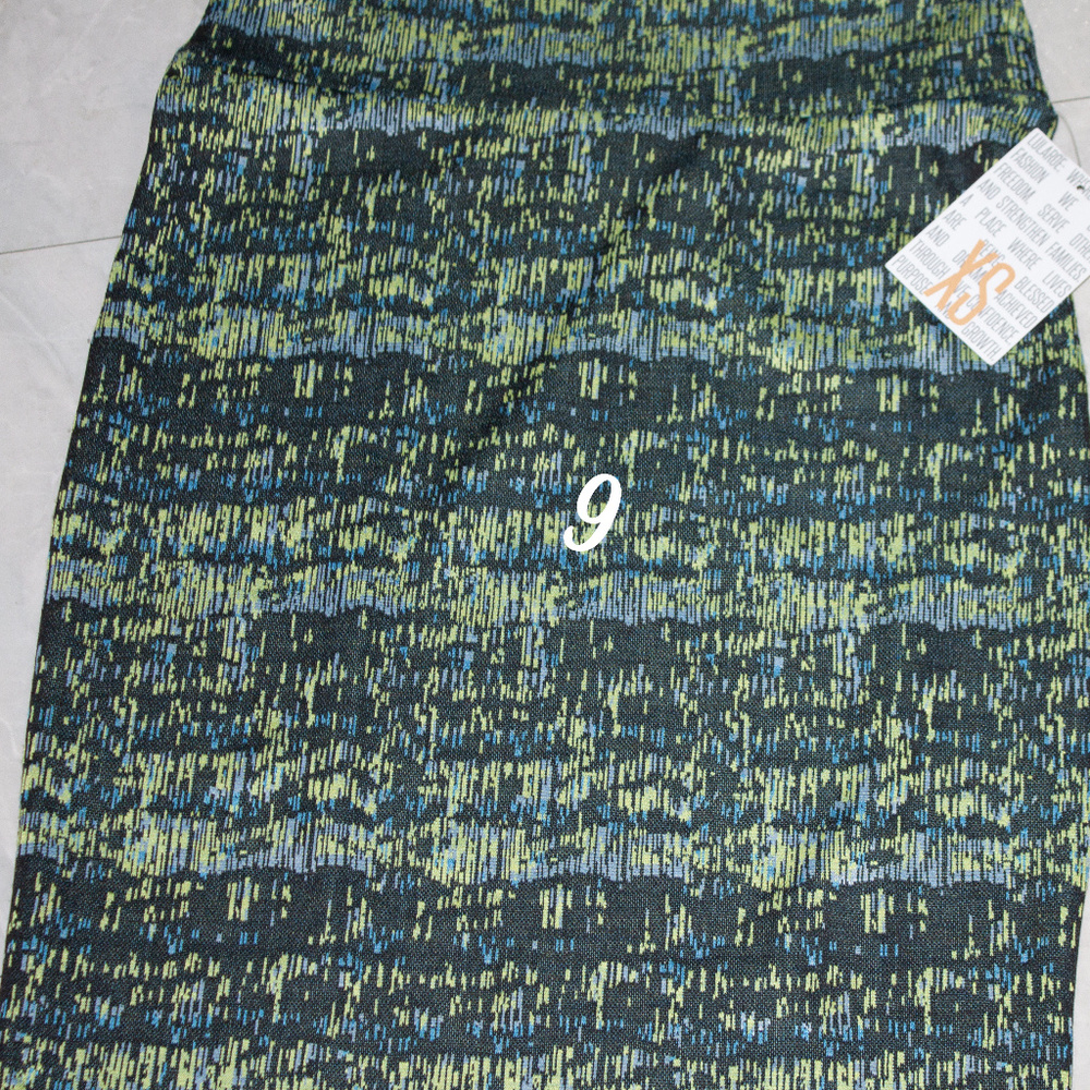 LuLaRoe Cassie XS skirts - Picture 2 of 8
